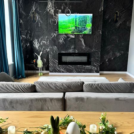 Lv Luxury Apart - One Minute Away From Train Station Predeal Eksteriør billede