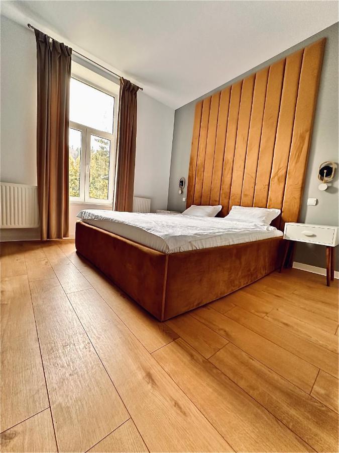 Lv Luxury Apart - One Minute Away From Train Station Predeal Eksteriør billede