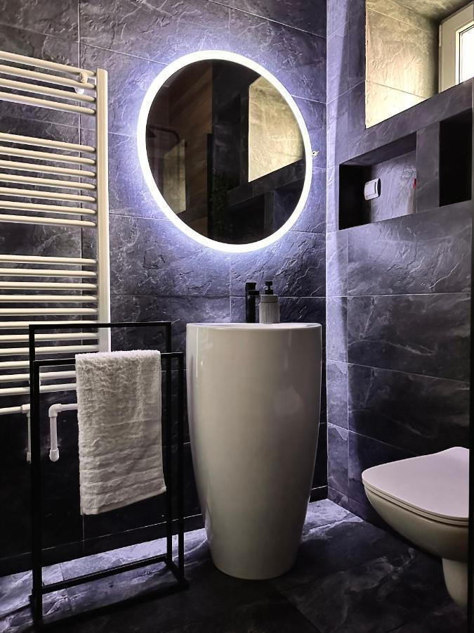 Lv Luxury Apart - One Minute Away From Train Station Predeal Eksteriør billede