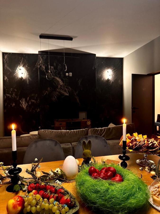 Lv Luxury Apart - One Minute Away From Train Station Predeal Eksteriør billede