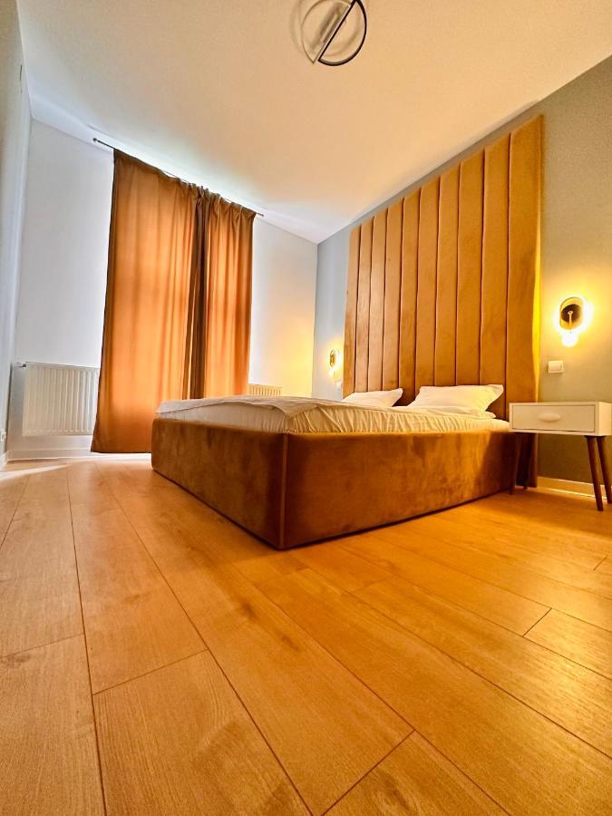 Lv Luxury Apart - One Minute Away From Train Station Predeal Eksteriør billede