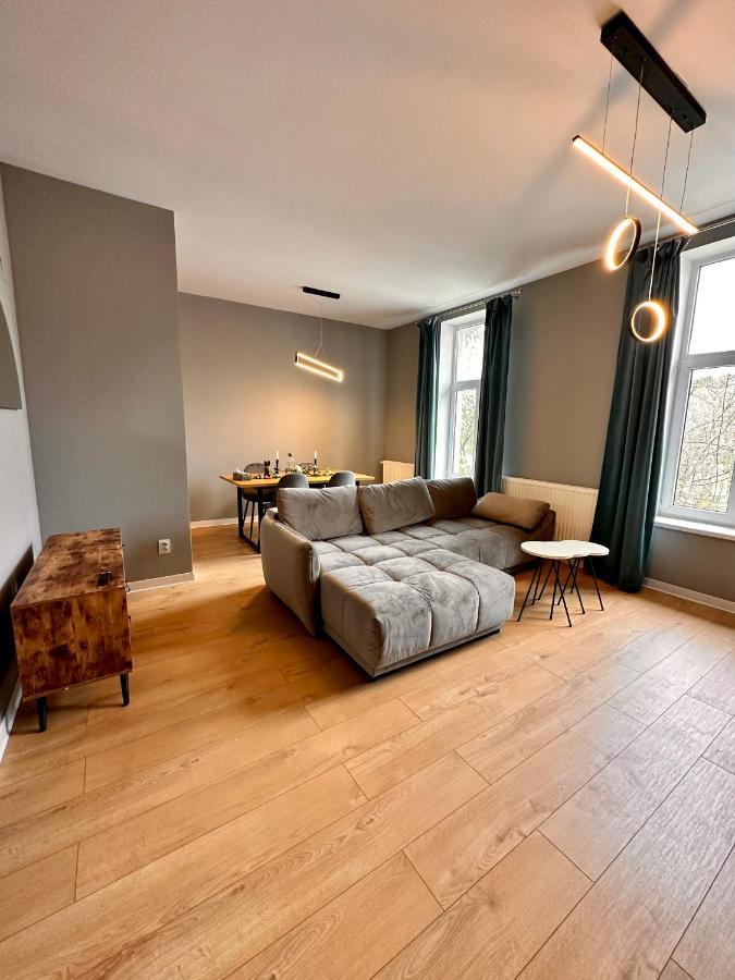 Lv Luxury Apart - One Minute Away From Train Station Predeal Eksteriør billede